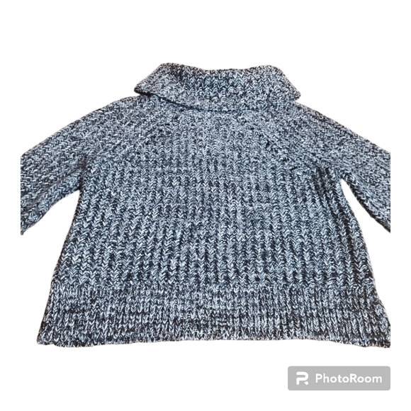 Kendall & Kylie Chunky Crowl Neck Sweater - Picture 3 of 10